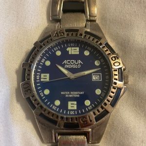 Mens acqua indiglo watch with blue face , silver band . Needs battery